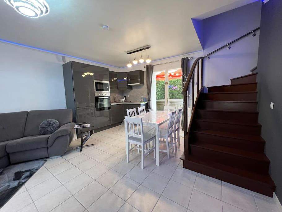 Kings Villa Near Disneyland Reserved Only For Family With Kids Saint-Germain-sur-Morin Exterior photo